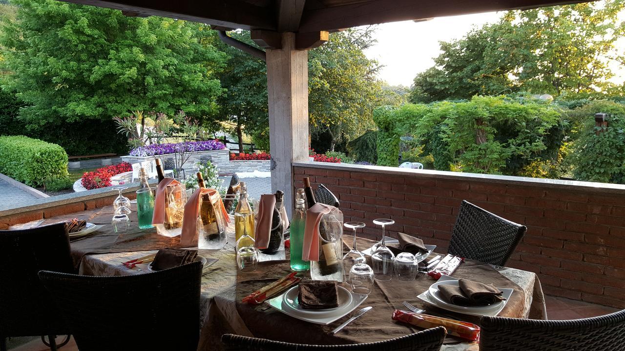 Ristorante Primula Bianca Hotel Varzi Esterno foto